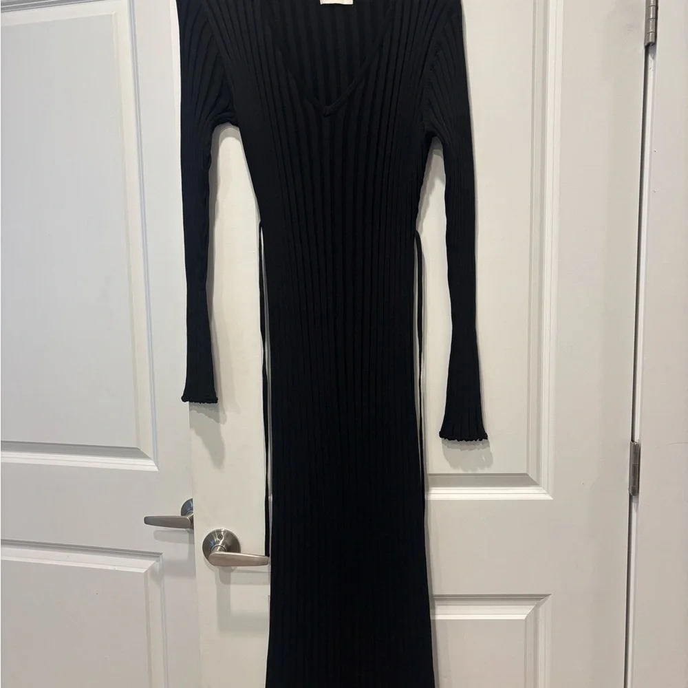 Dissh Ribbed Knit Maxi Dress | Black | Long Sleeve | V-Neck - Picture 11 of 11